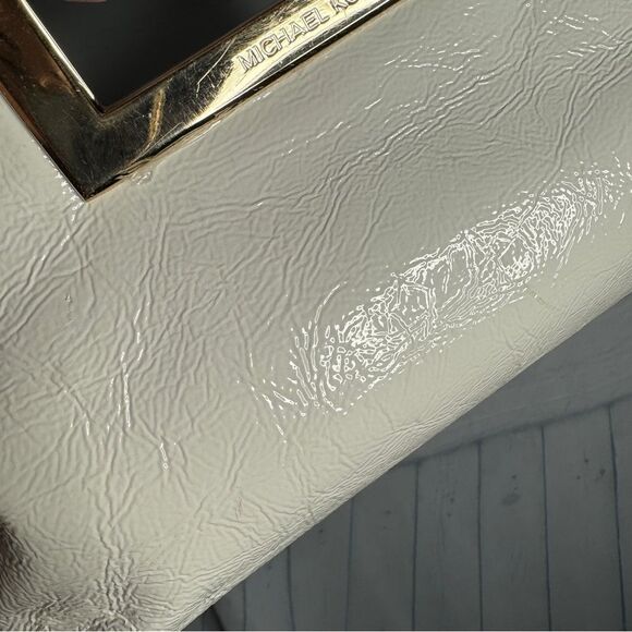 Michael Kors white crinkle patent leather cutout handle clutch bag - Picture 9 of 11